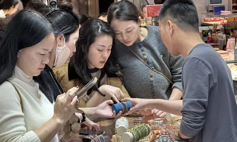 Giới trẻ tìm đến đá phong thủy trong thời khó khăn