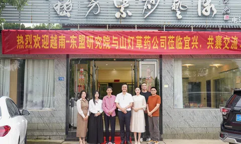 Ký kết hợp tác chiến lược cùng nghệ nhân quốc gia JiFang: Dẫn lối cho “Ấm Tử Sa – Tranh Hàng Trống – Trà Dược” Việt ra thế giới