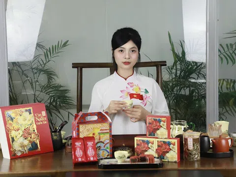 Trà Shan Tuyết Cổ Thụ và Bánh Trung Thu 5 Sao – Tặng Phẩm Văn Hóa Đẳng Cấp Dịp Trung Thu