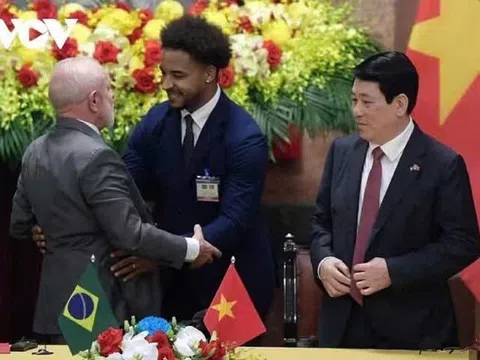 Tiền đạo Nguyễn Xuân Son góp mặt trong sự kiện đặc biệt khi Tổng thống Brazil thăm Việt Nam