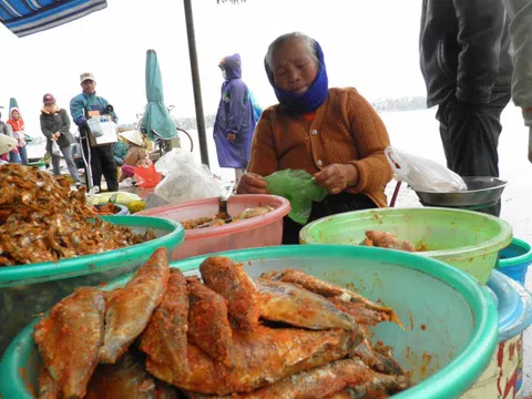 10 loại thực phẩm nên dự trữ mùa bão lũ