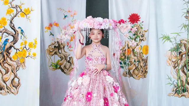 VEDDET 9 TUỔI HUỲNH HOA THIÊN ÂN: TỎA SÁNG CÙNG BST SẮC HỘI LAN TỎA TÌNH YÊU VĂN HÓA VIỆT